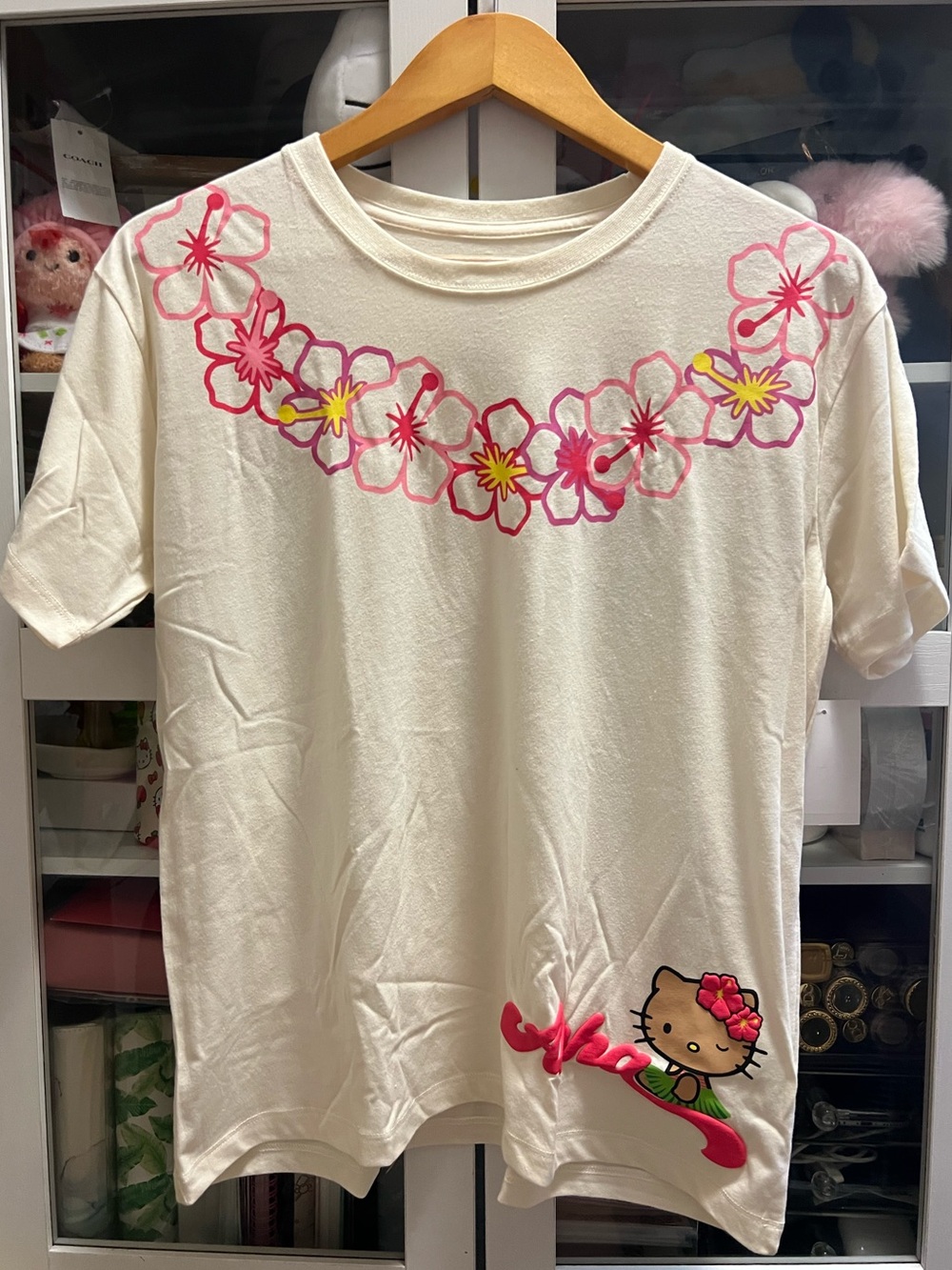 Hello Kitty Hawaii Theme Cropped T-Shirt Cream with Lei Neckline Design L NEW